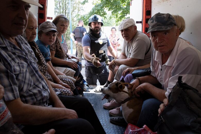 Фонд Добра та Любові продовжує евакуацію людей та допомагає подолати гуманітарну катастрофу в Лисичанську 05