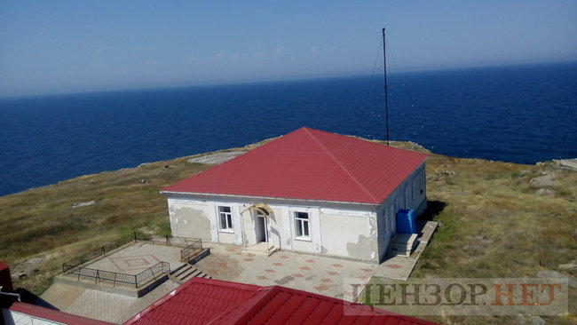 Древний маяк, горы мидий и самое чистое в Украине море: жизнь острова Змеиного 10