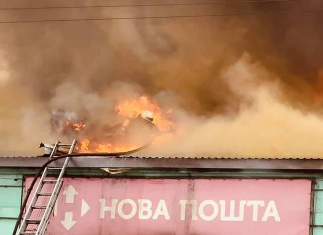 Пожар в Одессе: горели почта, шиномонтаж и мебельный склад 03