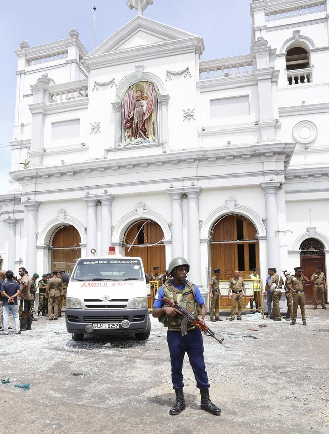 Более 200 человек погибли в результате взрывов в церквях и отелях Шри-Ланки 02