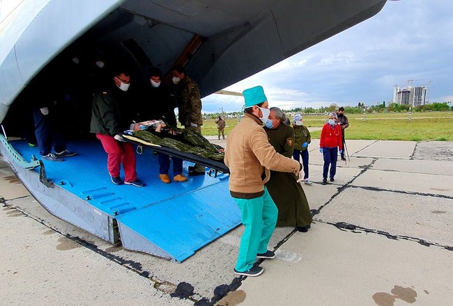 12 поранених воїнів евакуйовано літаком із Дніпра в Одесу, 4 у важкому стані, - волонтер Танцюра 06