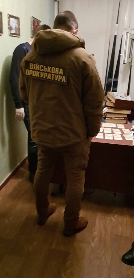 Групу чиновників-хабарників затримала на Донбасі військова прокуратура, - штаб ООС 01