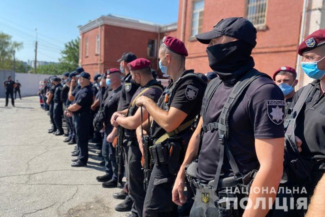 Более 560 полицейских со всей Украины прибыли в Умань для обеспечения безопасности 05
