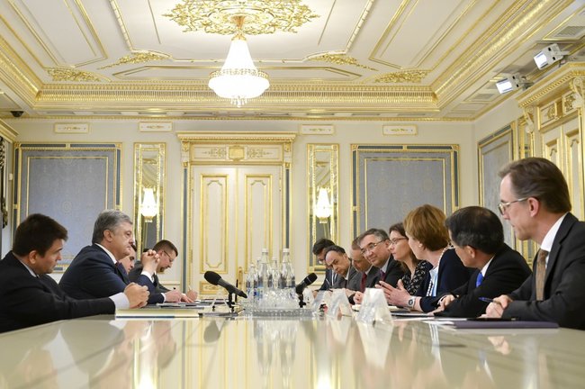 Порошенко на встрече с послами G7 и ЕС призвал продолжать поддержку реформ в Украине 01