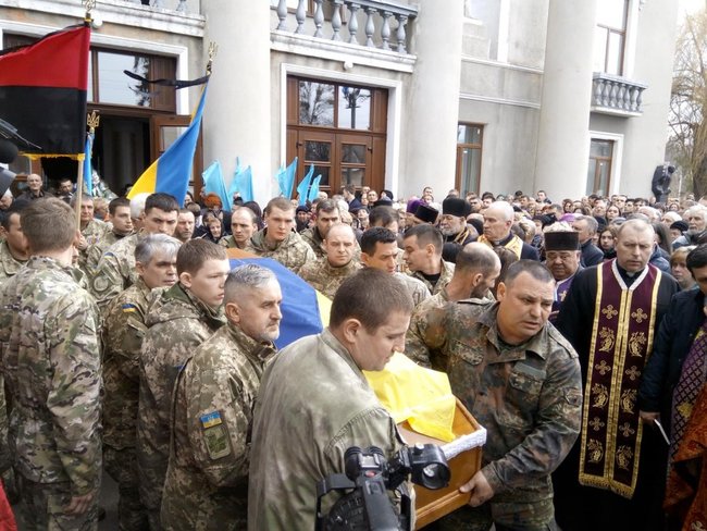 Погибшего на Донбассе воина Богдана Гаврылива похоронили в Калуше 01