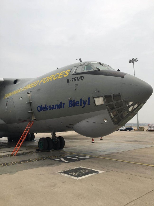 Украинский самолет сегодня доставит из Китая 13 тон гумпомощи, в том числе средства медицинской защиты и аппараты ИВЛ, - посольство 05