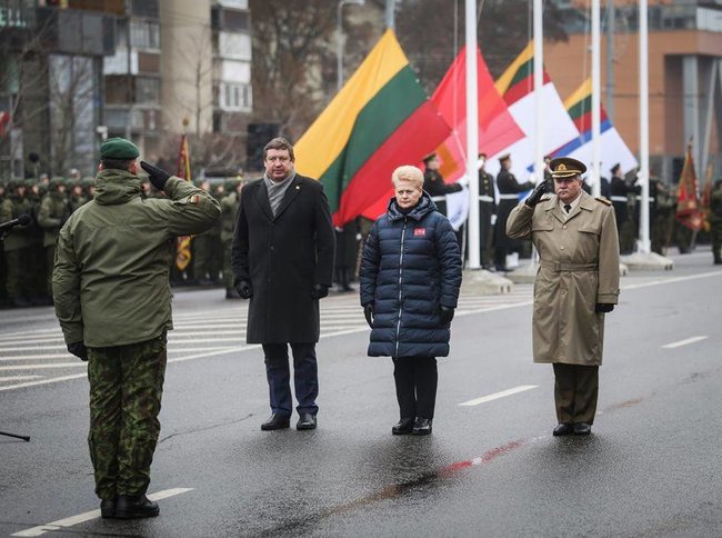 Украинские десантники приняли участи в параде в честь 100-летия восстановления Вооруженных Сил Литвы 01