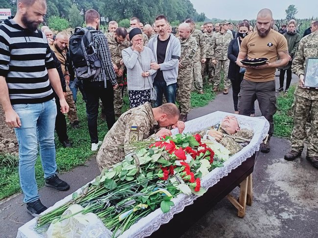 Украинского воина Александра Аксенова, погибшего на Донбассе, похоронили на Киевщине 05