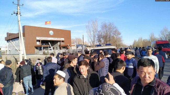 Унаслідок масових заворушень на півдні Казахстану загинули 10 осіб, 39 залишаються в лікарнях, 4,5 тис. втекли в Киргизстан 06