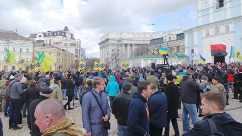 Добровольцы собрались в Киеве на Марш патриотов: Ни шагу назад! Прекратить политику капитуляции! 08
