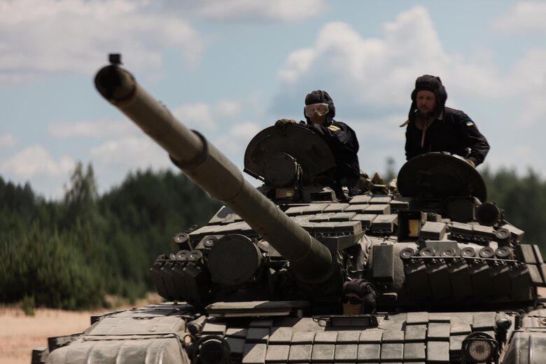 Залужный поблагодарил Польшу и Чехию за переданные Украине танки: Благодаря им боремся с общим многовековым врагом 07
