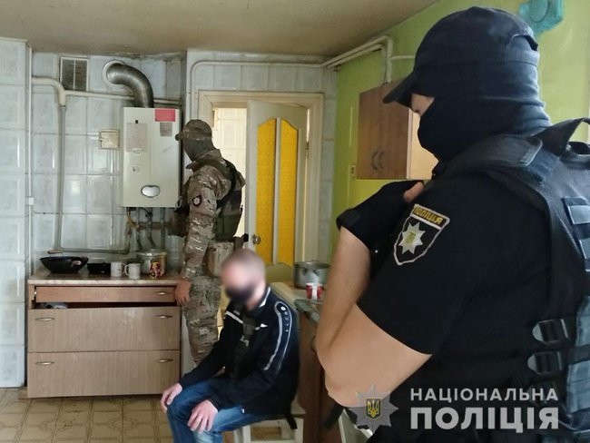 На Черниговщине в реабилитационном центре с идеологическим выздоровлением, организованном гражданином РФ, в неволе удерживали более 20 человек, - полиция 05