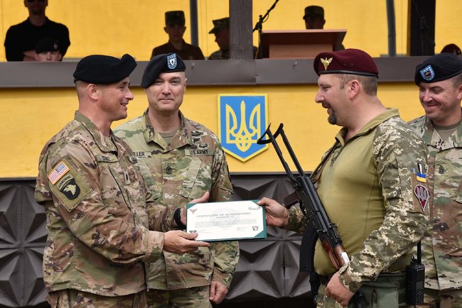 Украинские десантники - это элита, - подполковник ВС США Трейси поражен способностями воинов 95-й ОДШБр 01