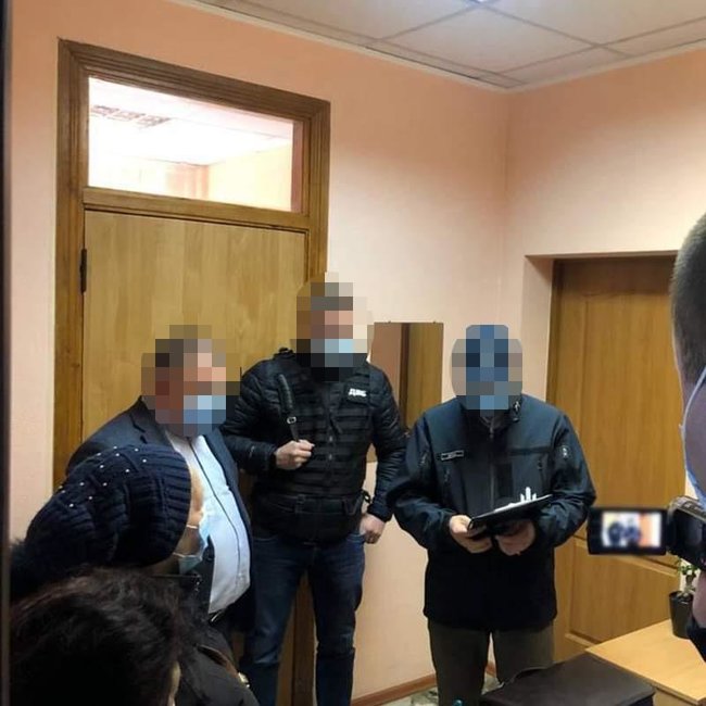 Взятка за разрешение работать во время карантина: Задержан замначальника райуправления полиции Киева 03
