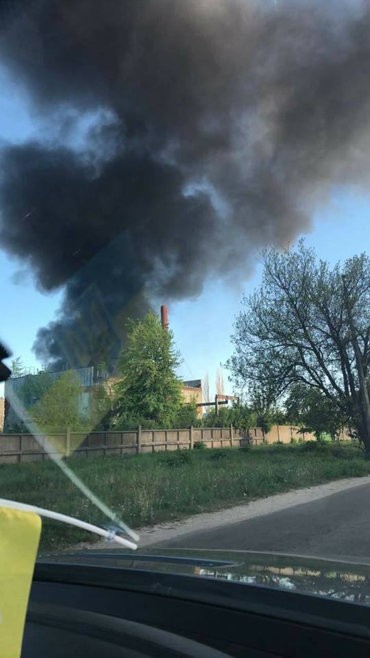 Завод по производству автошин Росава горит в Белой Церкви 03