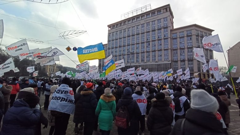 Акція SaveФОП у центрі Києва: мітингувальників відтіснили із Хрещатика, вони прямують під Раду 48