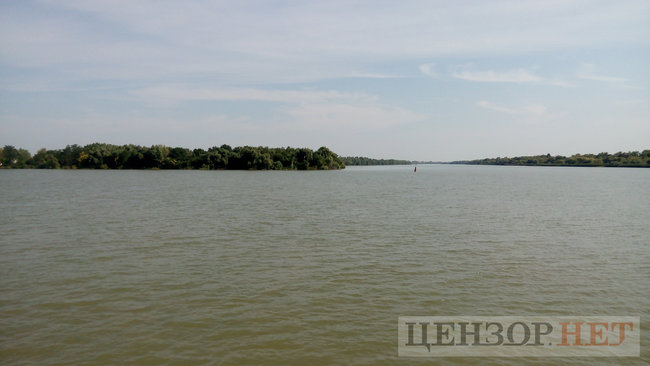 Древний маяк, горы мидий и самое чистое в Украине море: жизнь острова Змеиного 15