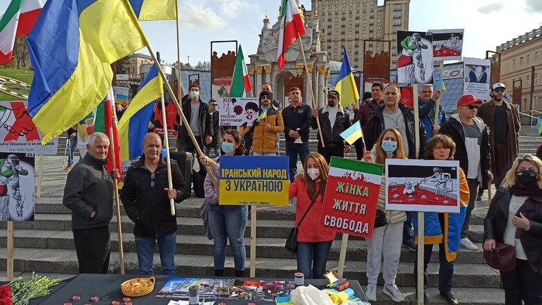 Іранці протестували на Майдані проти участі їхньої країни у війні з Україною 01