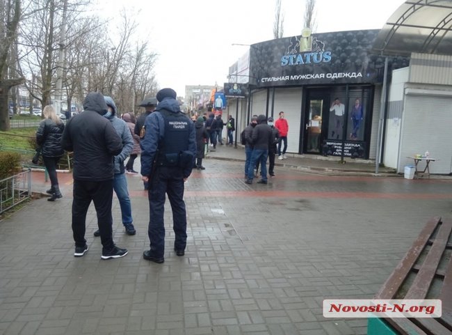 Рынок в Николаеве отказался соблюдать карантин и был заблокирован Нацгвардией 03