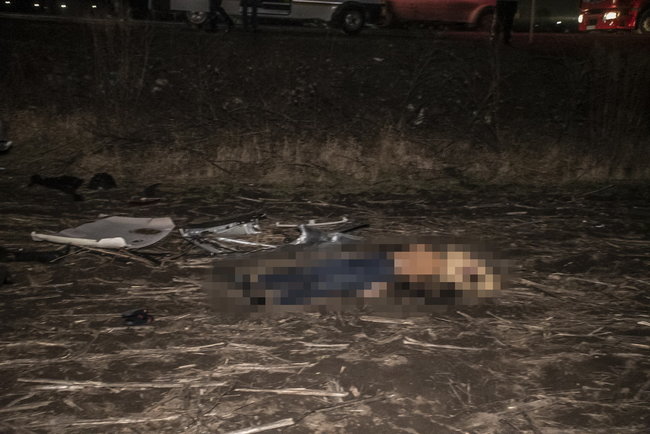 Три человека погибли в результате столкновения грузового автомобиля и Peugeot под Киевом 07