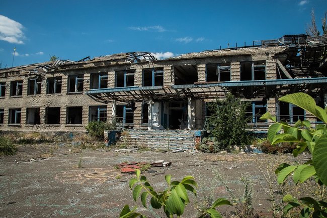 Заросшие руины, сожженный транспорт и заминированный пляж: село-призрак Широкино на 6-й год российско-украинской войны 03