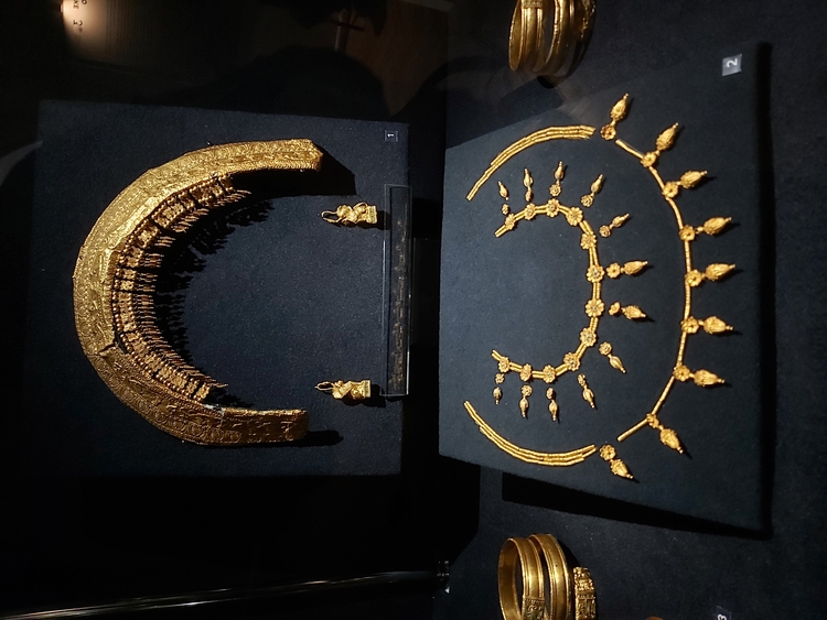 Російські окупанти викрали скіфське золото з музею Мелітополя, - Офіс ГПУ 01