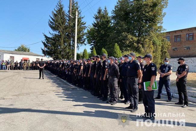 Более 560 полицейских со всей Украины прибыли в Умань для обеспечения безопасности 08