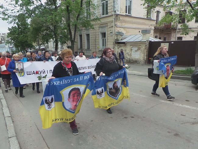 Марш памяти павших защитников Украины прошел в Киеве 18