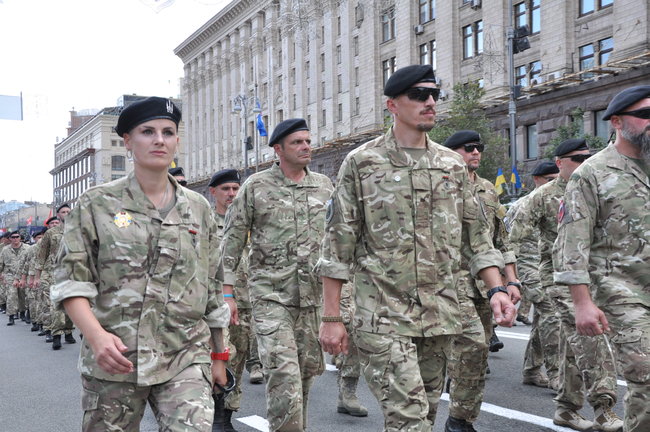 Марш защитников Украины прошел в центре Киева 67
