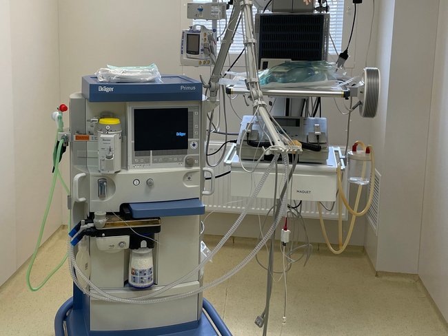 В рамках инициативы Допомога Схід Днепропетровская областная детская больница получила наркозно-дыхательный аппарат Draeger Primus, - Наев 04