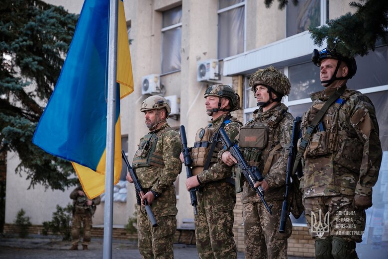 Над визволеним Лиманом офіційно підняли український прапор 02