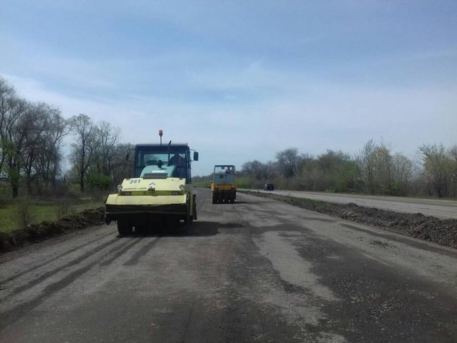 Начат ремонт одной из самых разбитых автотрасс Днепр - Кривой Рог 02