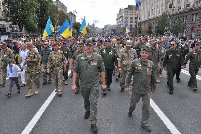 Марш защитников Украины прошел в центре Киева 90
