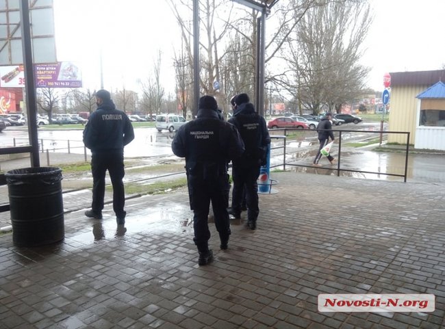 Рынок в Николаеве отказался соблюдать карантин и был заблокирован Нацгвардией 05