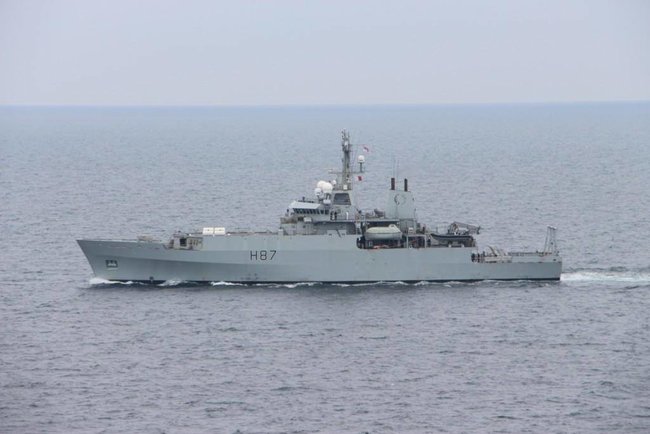 Ракетный катер ВМС Украины и корабль королевского флота Британии провели совместные тренировки в Черном море 03