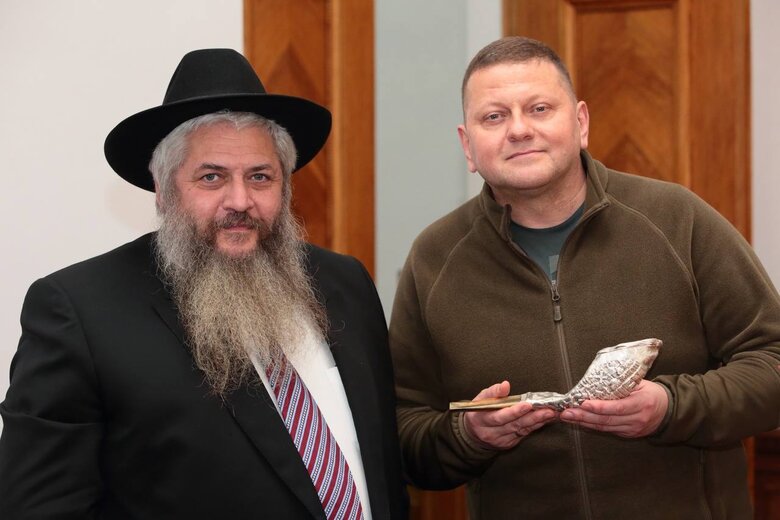 Zaluzhnyi received a blessing for the victory from the chief rabbi of Ukraine Asman 01