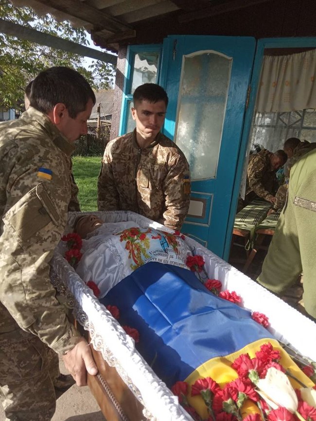 З воїном 12-го окремого полку оперативного забезпечення Олександром Карпикою, загиблим 13 травня в зоні ООС, попрощалися на Вінниччині 13