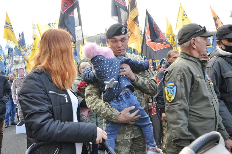 В Киеве прошел марш в честь Дня защитников и защитниц Украины 72