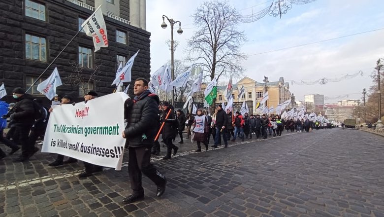 Акція SaveФОП у центрі Києва: мітингувальників відтіснили із Хрещатика, вони прямують під Раду 53