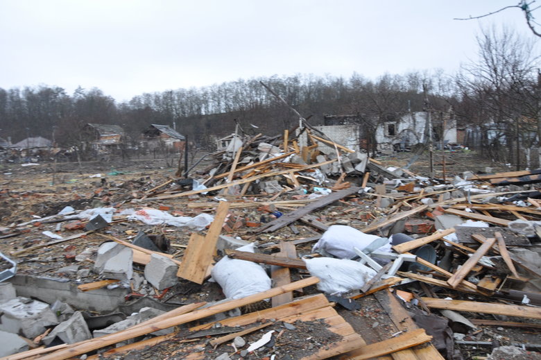 Несколькометровые воронки и разрушенные дома: последствия обстрела Чернигова российскими оккупантами 62