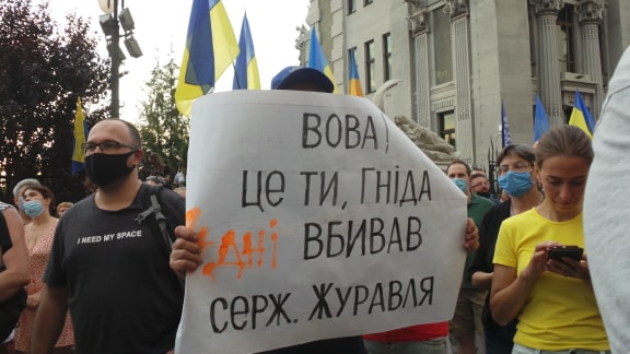 Под Офисом Зеленского в Киеве проходит акция протеста против условий прекращения огня на Донбассе 41