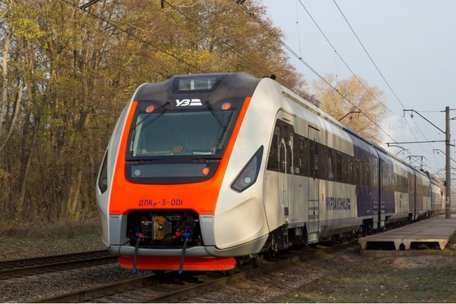 Крюковский завод начал испытания нового дизельного поезда 01