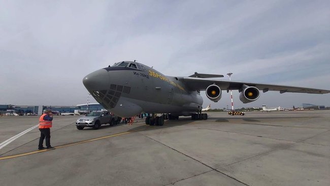 Два транспортных Ил-76 ВС ВСУ доставили в Румынию десятки тонн медпомощи из Китая 02