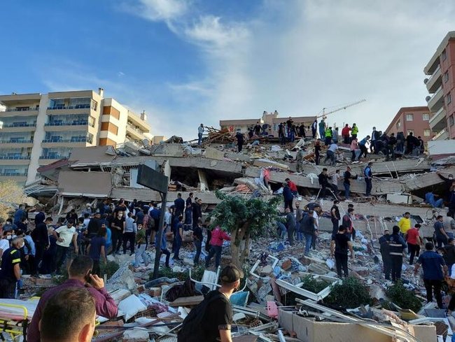Сильний землетрус у Туреччині та Греції: в Ізмірі зруйновані будинки, по місту вдарило цунамі 11