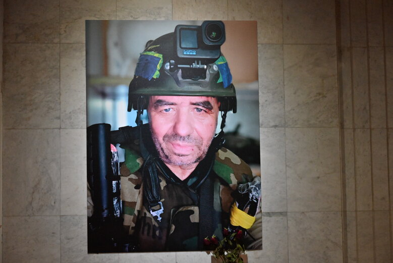Виставка фотографій добровольця Володимира Миронюка (Джона), який загинув під Курдюмівкою у вересні 2023 року 30