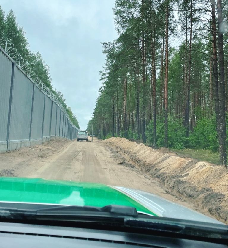 Польща завершила будівництво стіни на кордоні з Білоруссю 01
