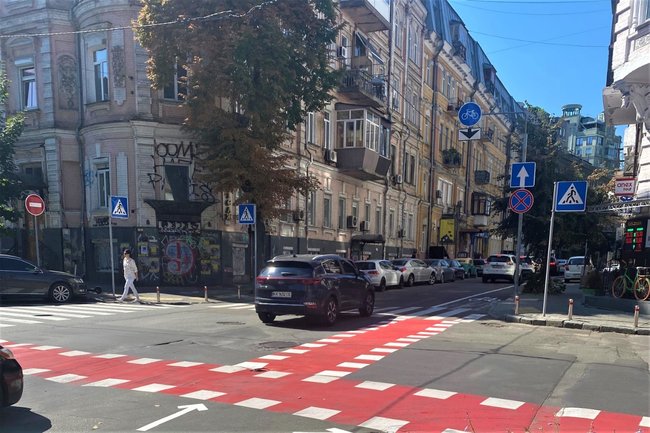 В центре Киева появились велосипедные зоны ожидания: как пользоваться 03