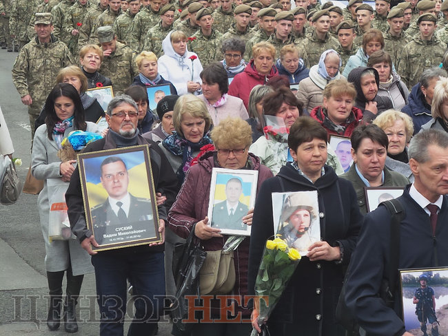 Марш памяти павших защитников Украины прошел в Киеве 02