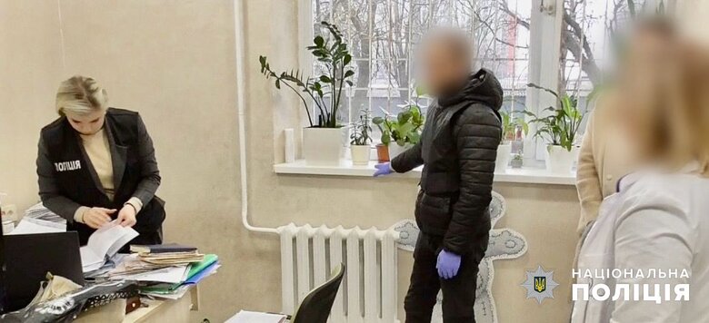 Лікарку медичного закладу Одеси викрили на хабарі