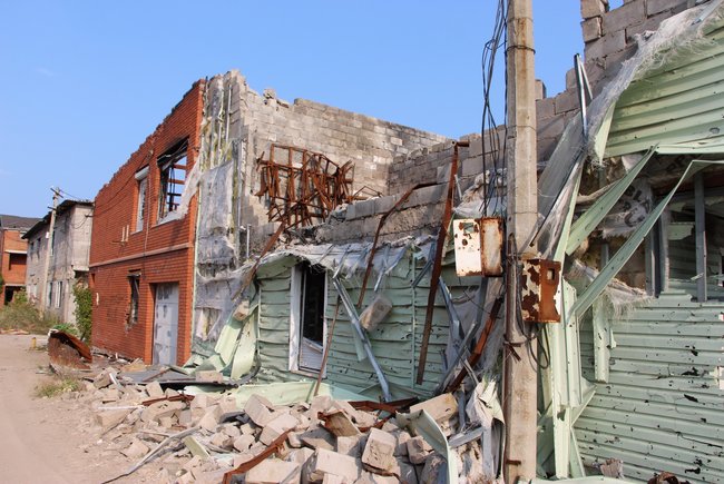 Заросшие руины, сожженный транспорт и заминированный пляж: село-призрак Широкино на 6-й год российско-украинской войны 14